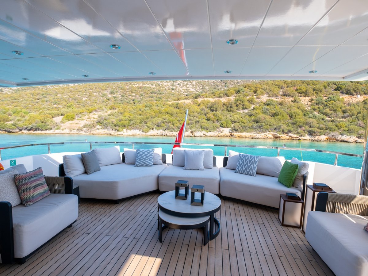 Charter Yacht ADAMARIS-4