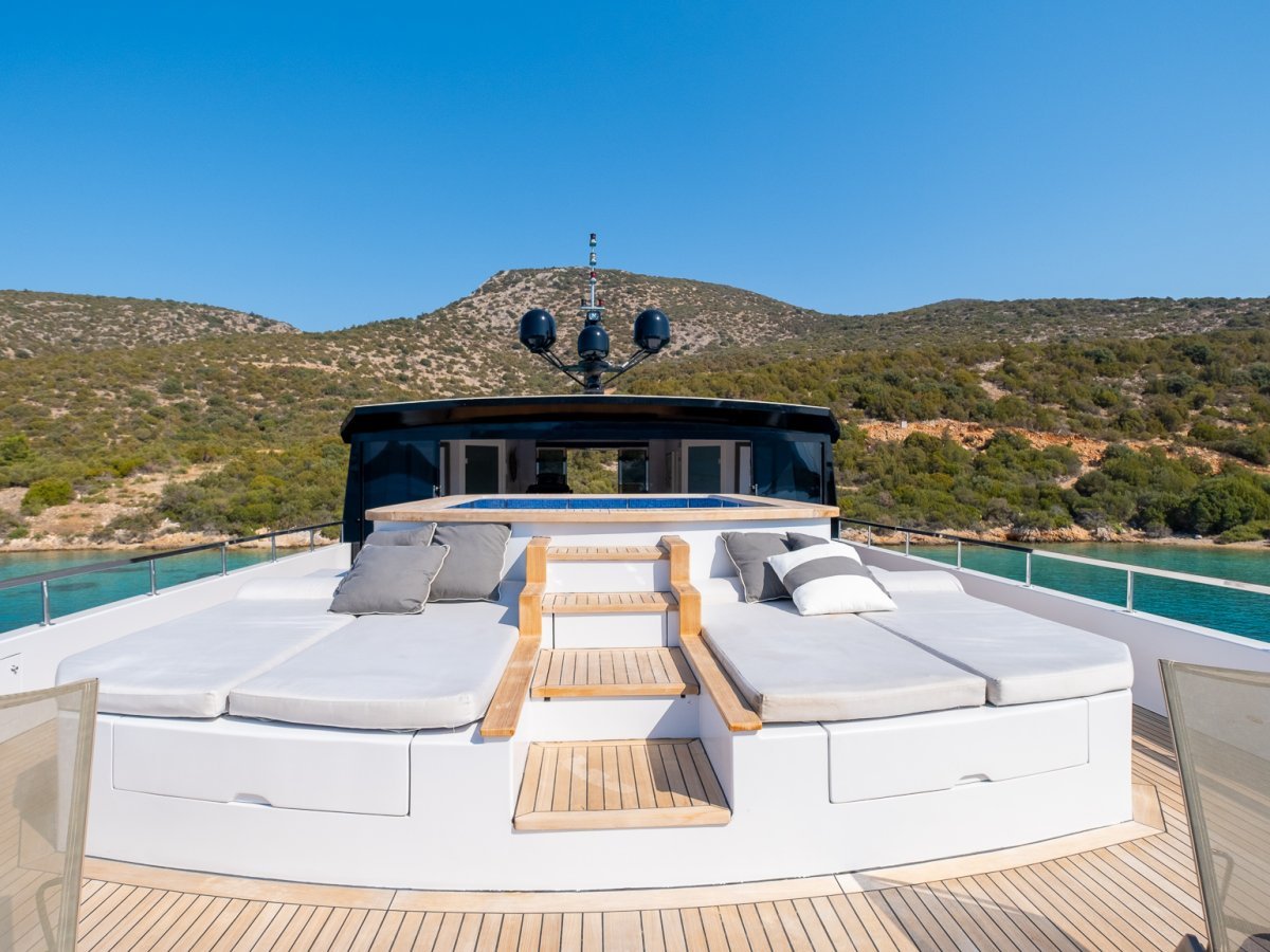 Charter Yacht ADAMARIS-9