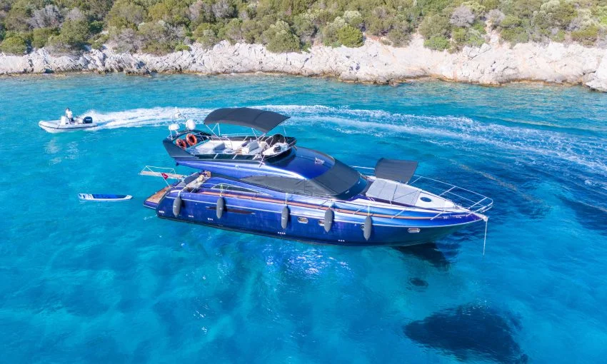 Luxury Yacht Karan4