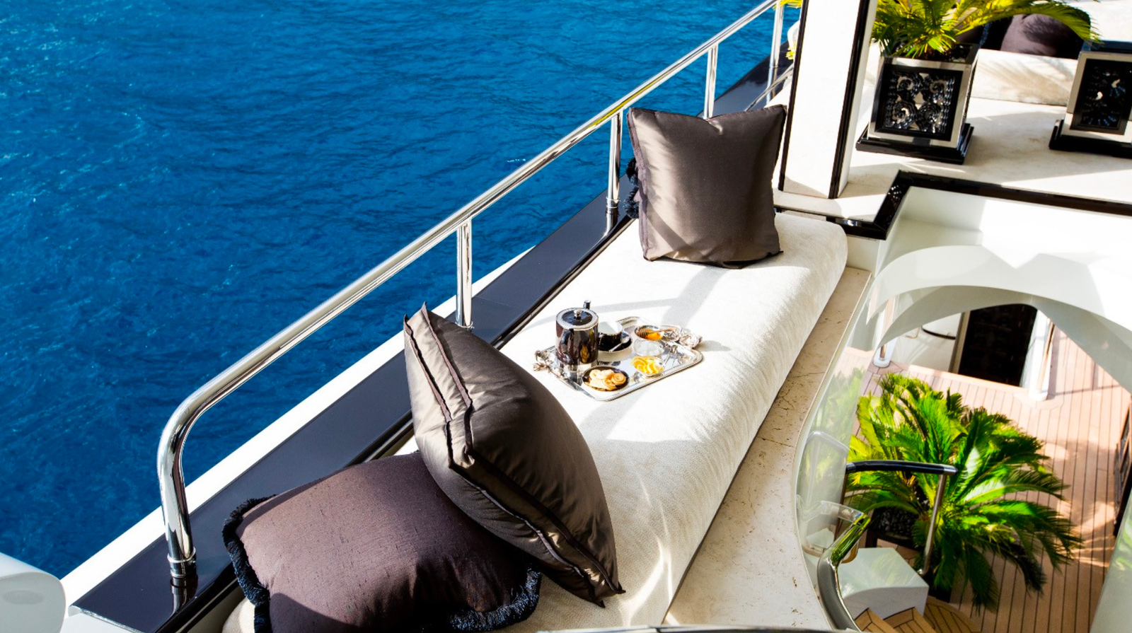 Spacious sun deck jacuzzi on Lioness V overlooking the ocean.
