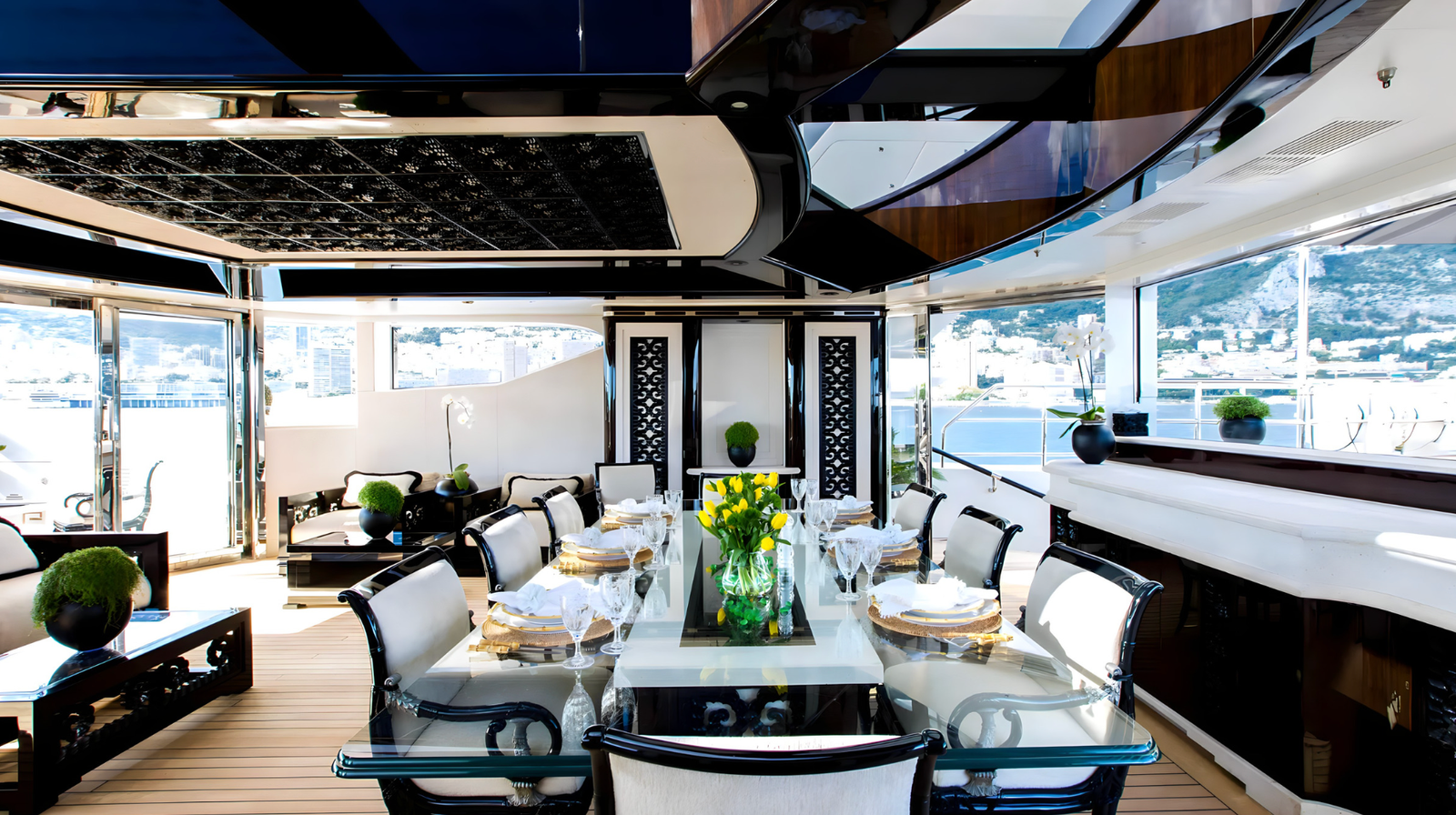 Spacious sun deck jacuzzi on Lioness V overlooking the ocean.