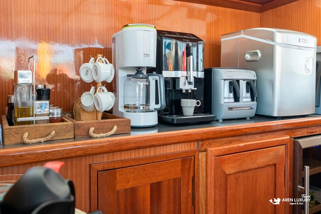 bodrum-queen-gulet-kitchen-coffee-station Modern coffee machines and kitchen amenities on the Bodrum Queen Gulet.