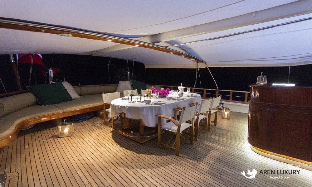 Cobra King gulet luxury alfresco dining and bar area