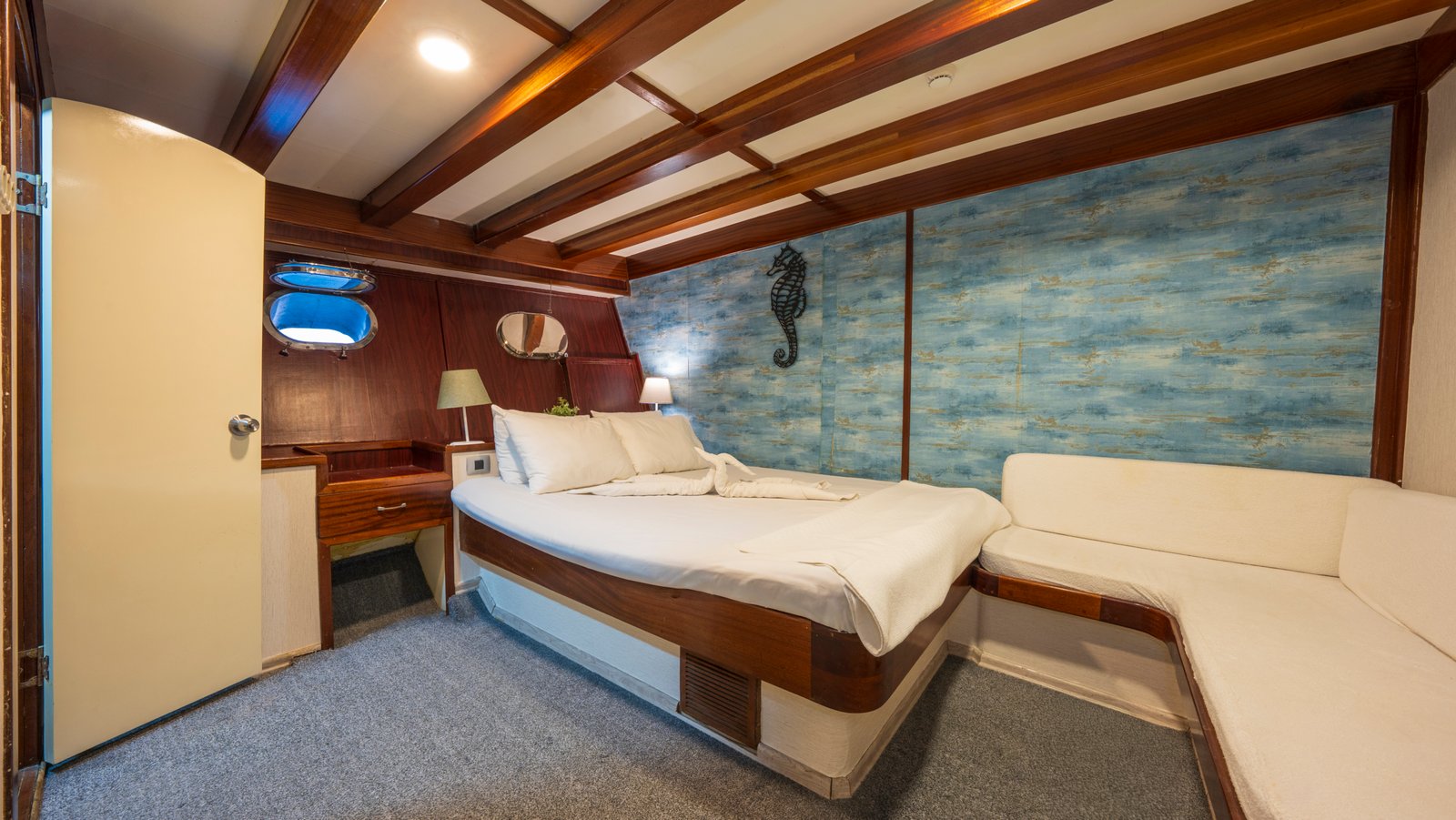 elara-1-gulet-deck (10)