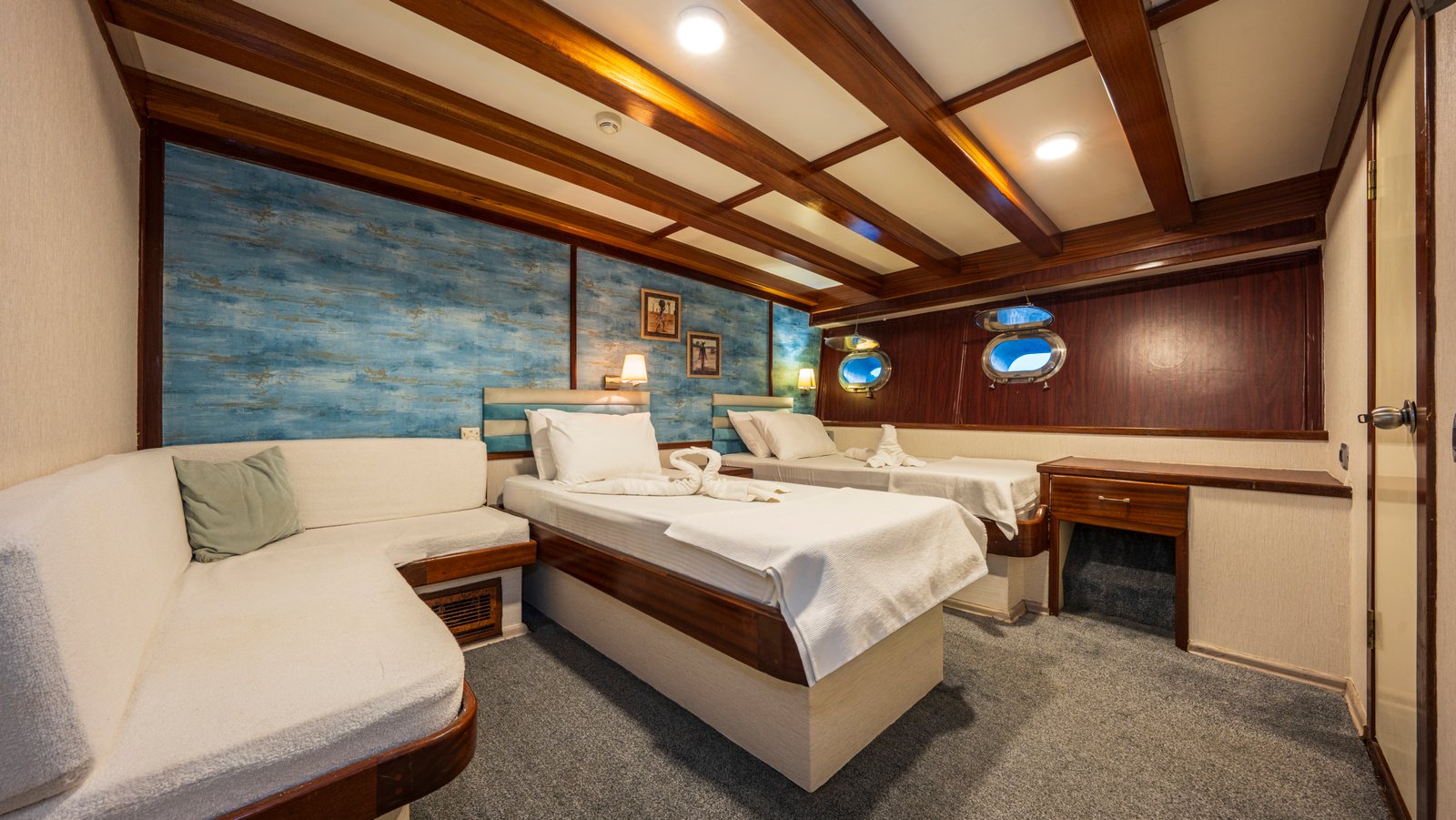 elara-1-gulet-deck (12)