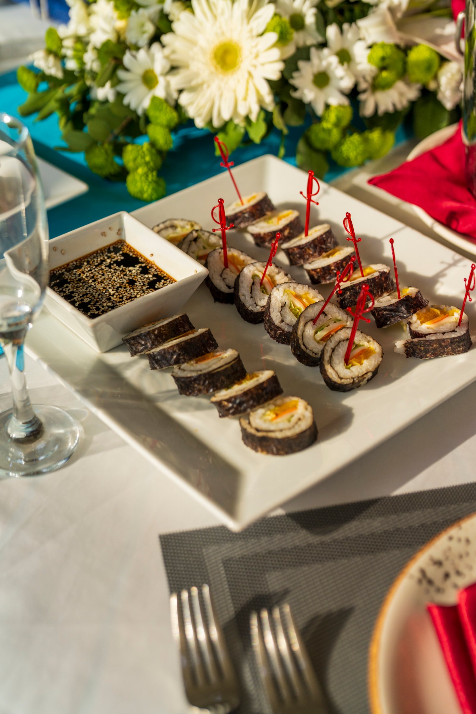 elara-1-gulet-gourmet-catering-detail Vertical close-up of gourmet sushi appetizers served on a white platter aboard the Elara 1 gulet.