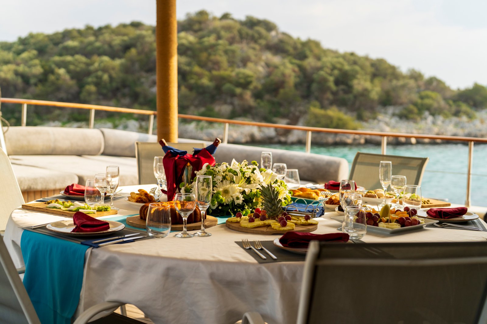 elara-1-gulet-deck (17)