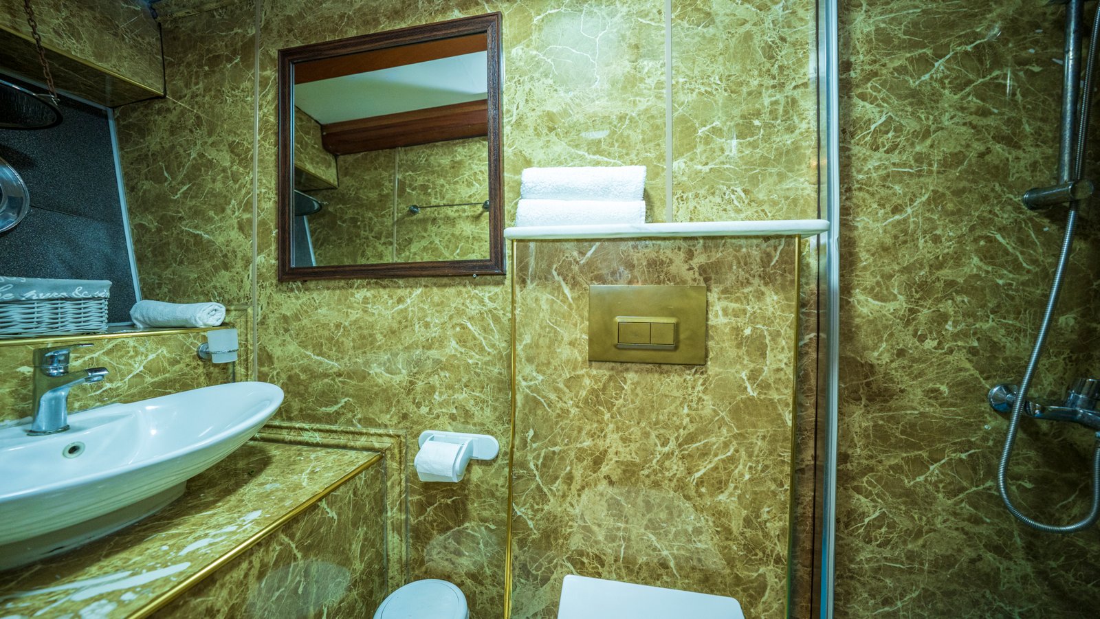 elara-1-gulet-deck (18)