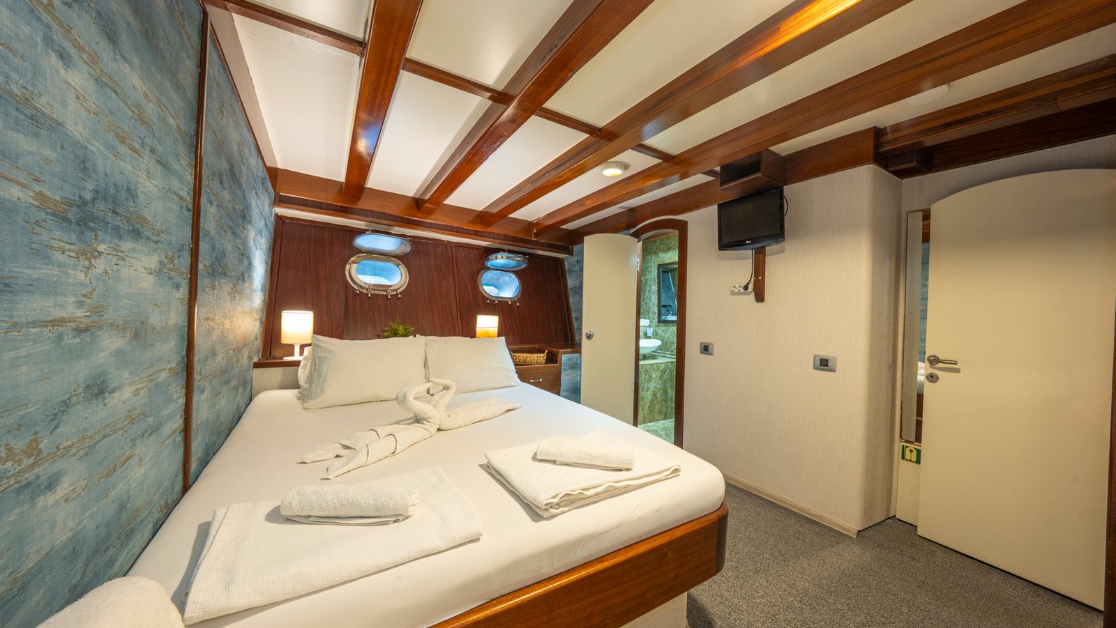 elara-1-gulet-deck (2)