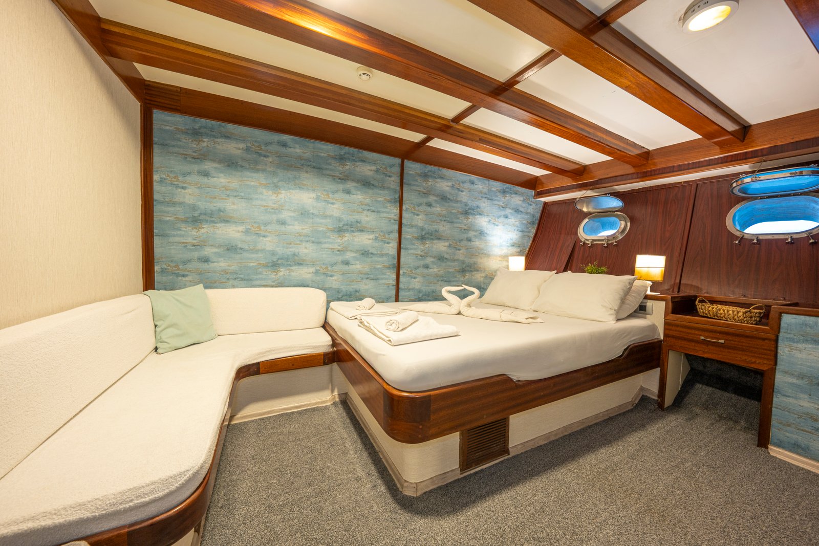 elara-1-gulet-deck (5)