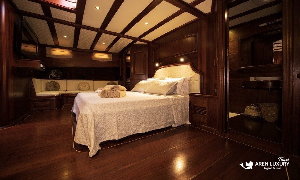 Arif Kaptan A gulet charter Turkey luxury master cabin with double bed