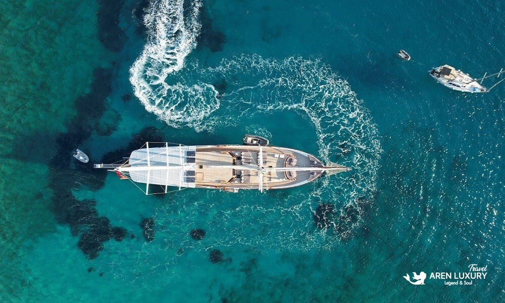 Luxury gulet charter Turkey with private crew and spacious deck
