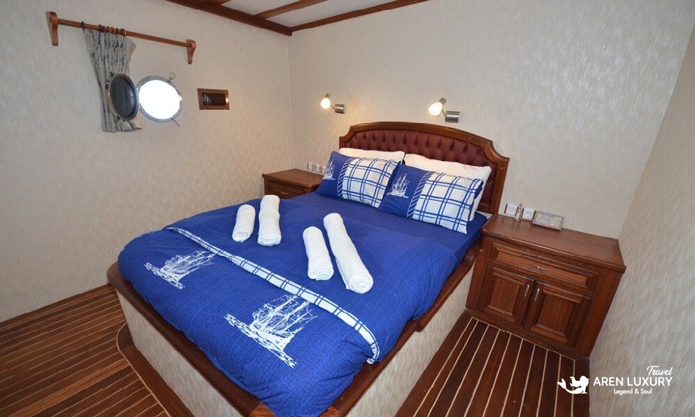 gulet-c-taner-2-turkey-charter Spacious en-suite double cabin on a Gulet C Taner 2 Charter Turkey featuring classic woodwork.