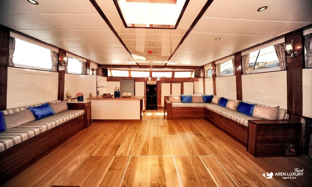 weekly-gulet-charter-maske-2-indoor-salon-lounge Weekly gulet charter Maske 2 elegant indoor salon and spacious wooden living area