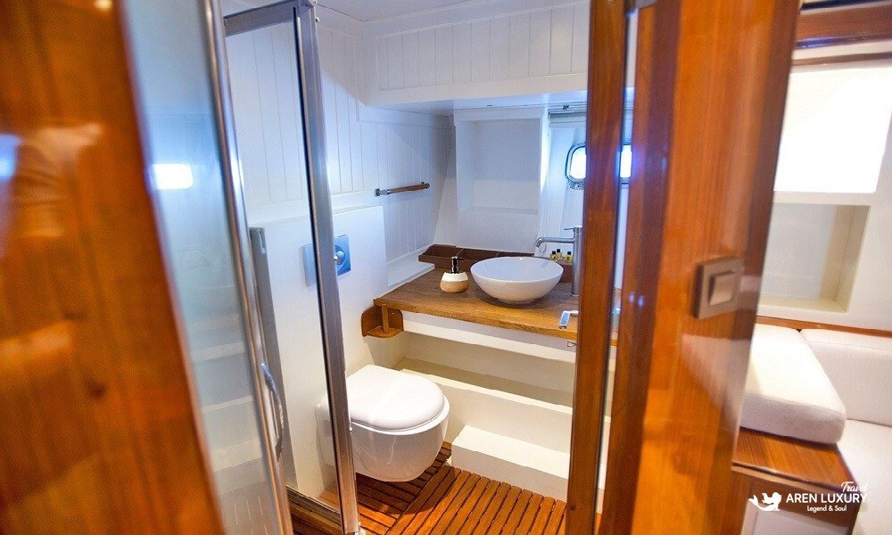 weekly-gulet-charter-maske-2-luxury-bathroom Weekly gulet charter Maske 2 modern private ensuite bathroom with walk-in shower