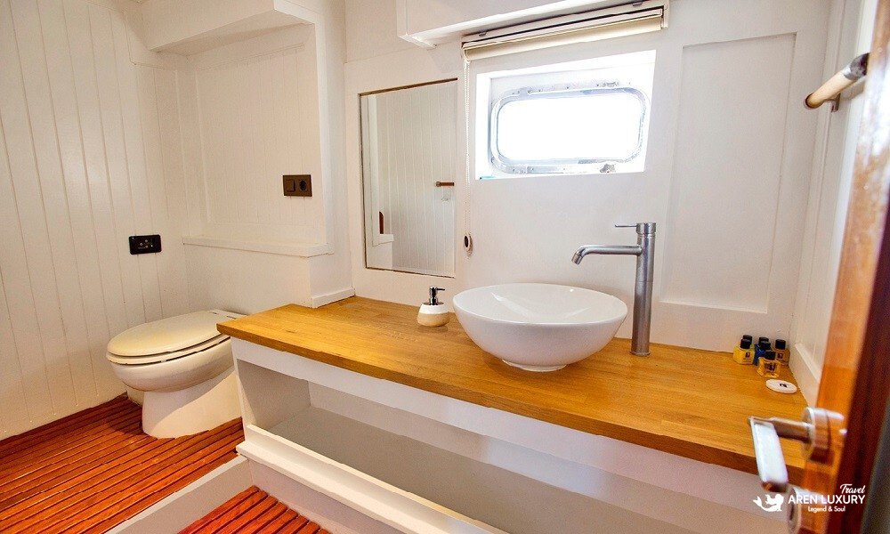 weekly-gulet-charter-maske-2-master-bathroom Weekly gulet charter Maske 2 master suite private bathroom with modern vanity and large window