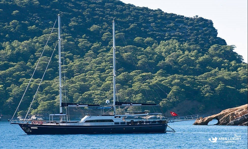 weekly-gulet-charter-maske-2-bodrum-scenic-sailing Weekly gulet charter Maske 2 sailing by the scenic coastline of Bodrum