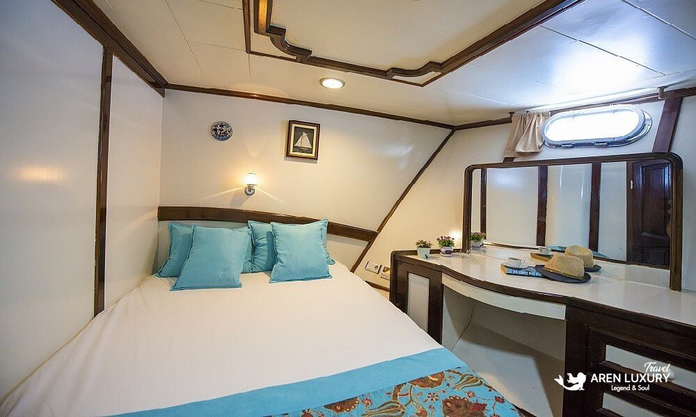 Private en-suite bathroom facilities on Gulet Vesta 1 Sevil Charter Turkey