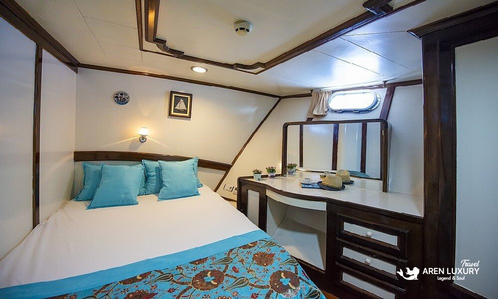 Private en-suite bathroom facilities on Gulet Vesta 1 Sevil Charter Turkey