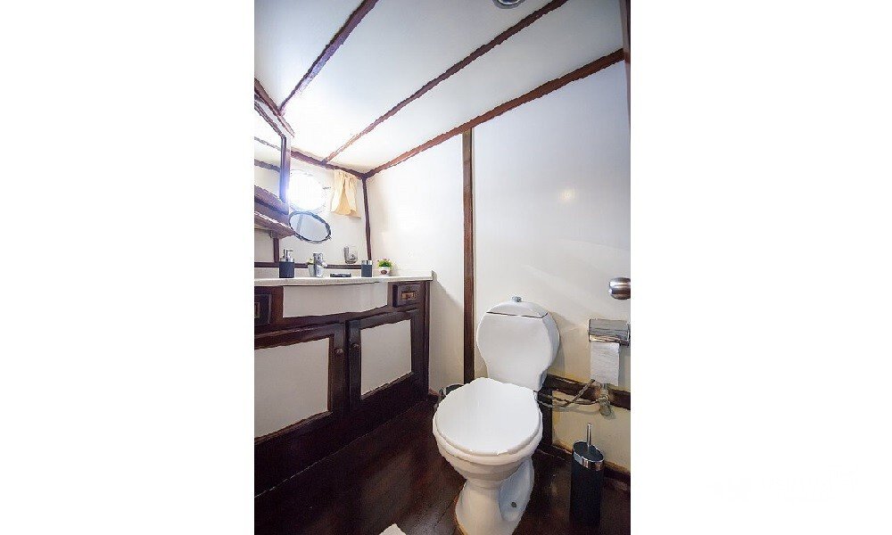 Spacious en-suite bathroom on Gulet Vesta 1 Sevil with white vanity and classic porthole window