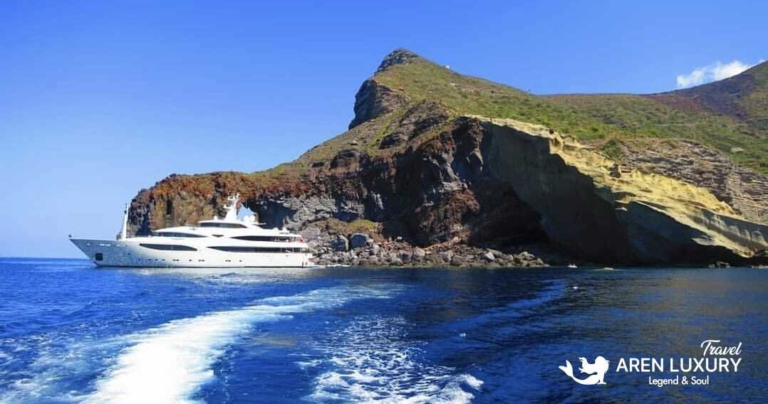 Private yacht charter Maraya underway in calm Mediterranean waters