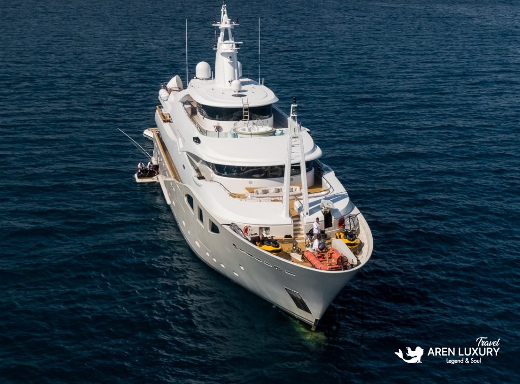 Luxury yacht charter Maraya cruising in the Mediterranean Sea