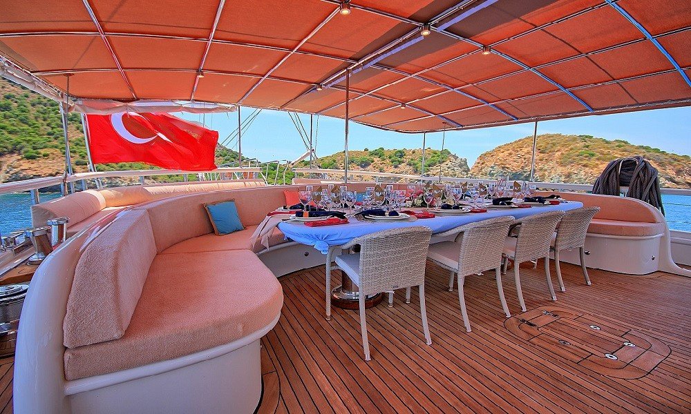 Luxury gulet Queen of Salmakis cruising in Turkey and Greece