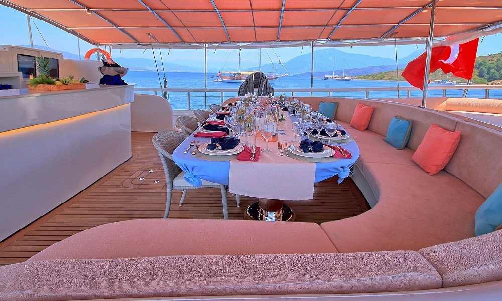 Luxury gulet Queen of Salmakis cruising in Turkey and Greece