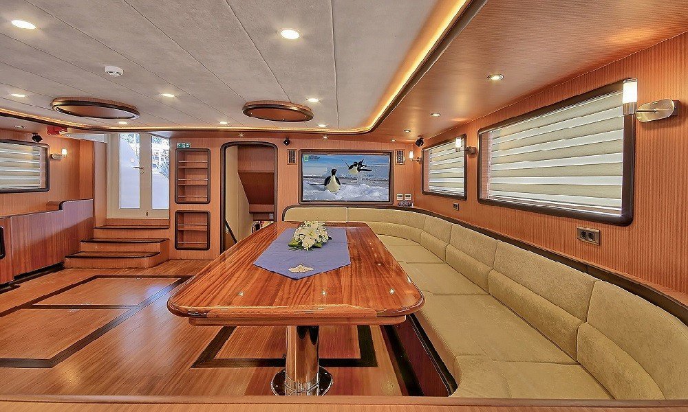 Luxury gulet Queen of Salmakis cruising in Turkey and Greece