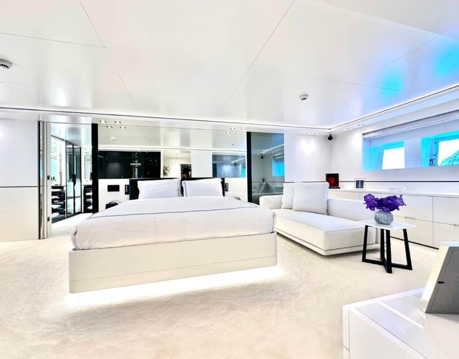 Vertigo Yacht Charter