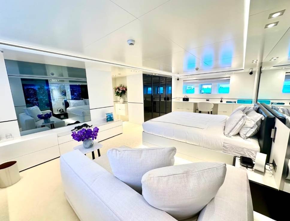 Luxury Master Suite aboard Vertigo Yacht Charter