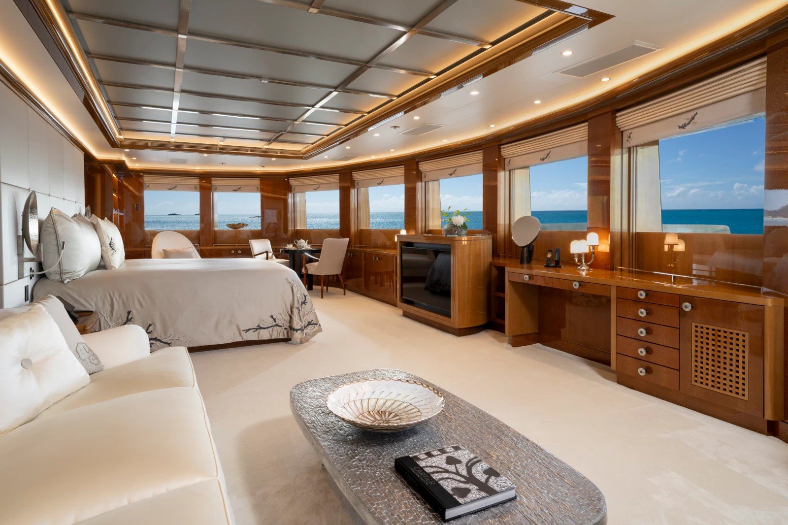 alfa-nero-luxury-yacht-charter (18) Alfa Nero Superyacht Master Suite