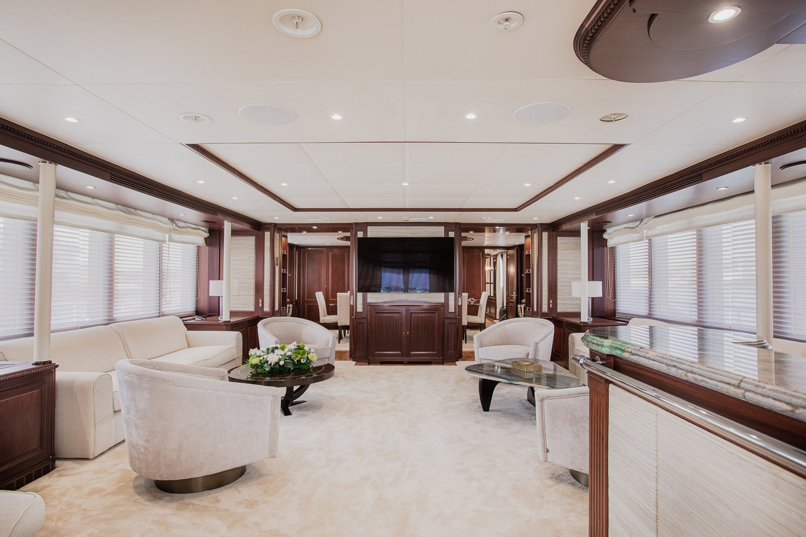 Mega Motor Yacht AKIRA ONE