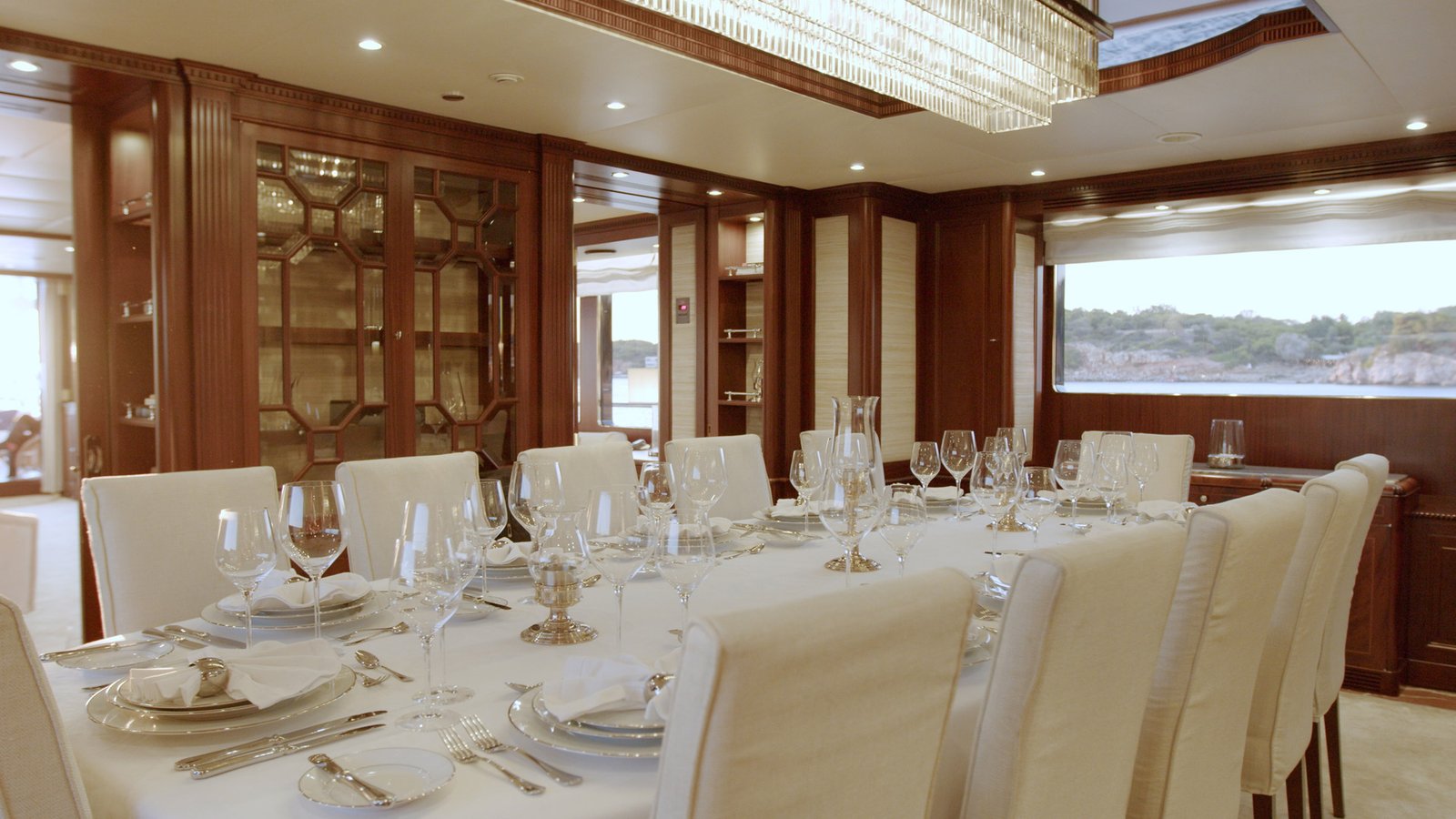Mega Motor Yacht AKIRA ONE