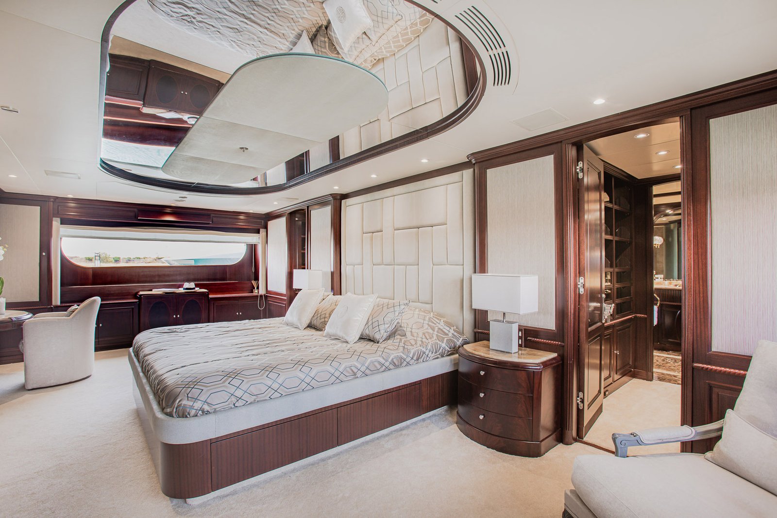 Mega Motor Yacht AKIRA ONE