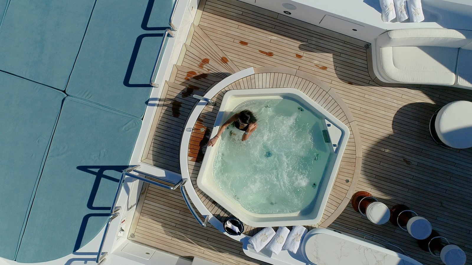 AKIRA-ONE-9 Mega Motor Yacht AKIRA ONE