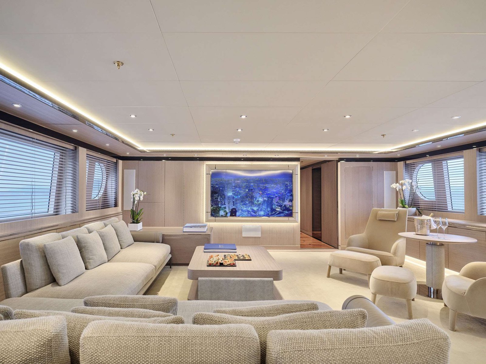 Mega Motor Yacht INVADER