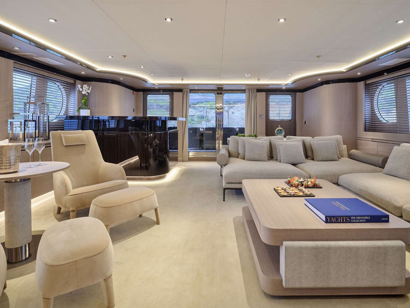 Mega Motor Yacht INVADER