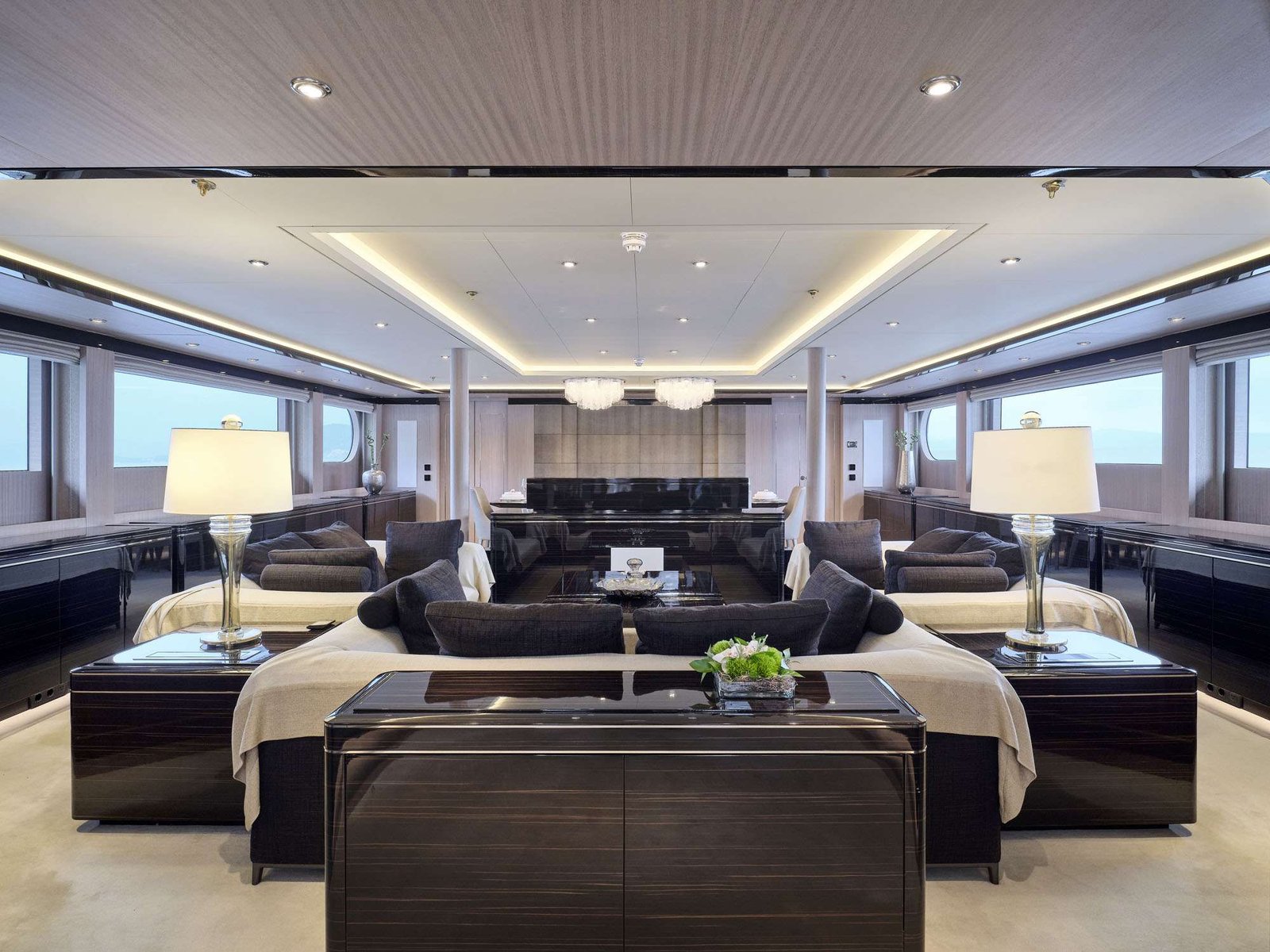 Mega Motor Yacht INVADER