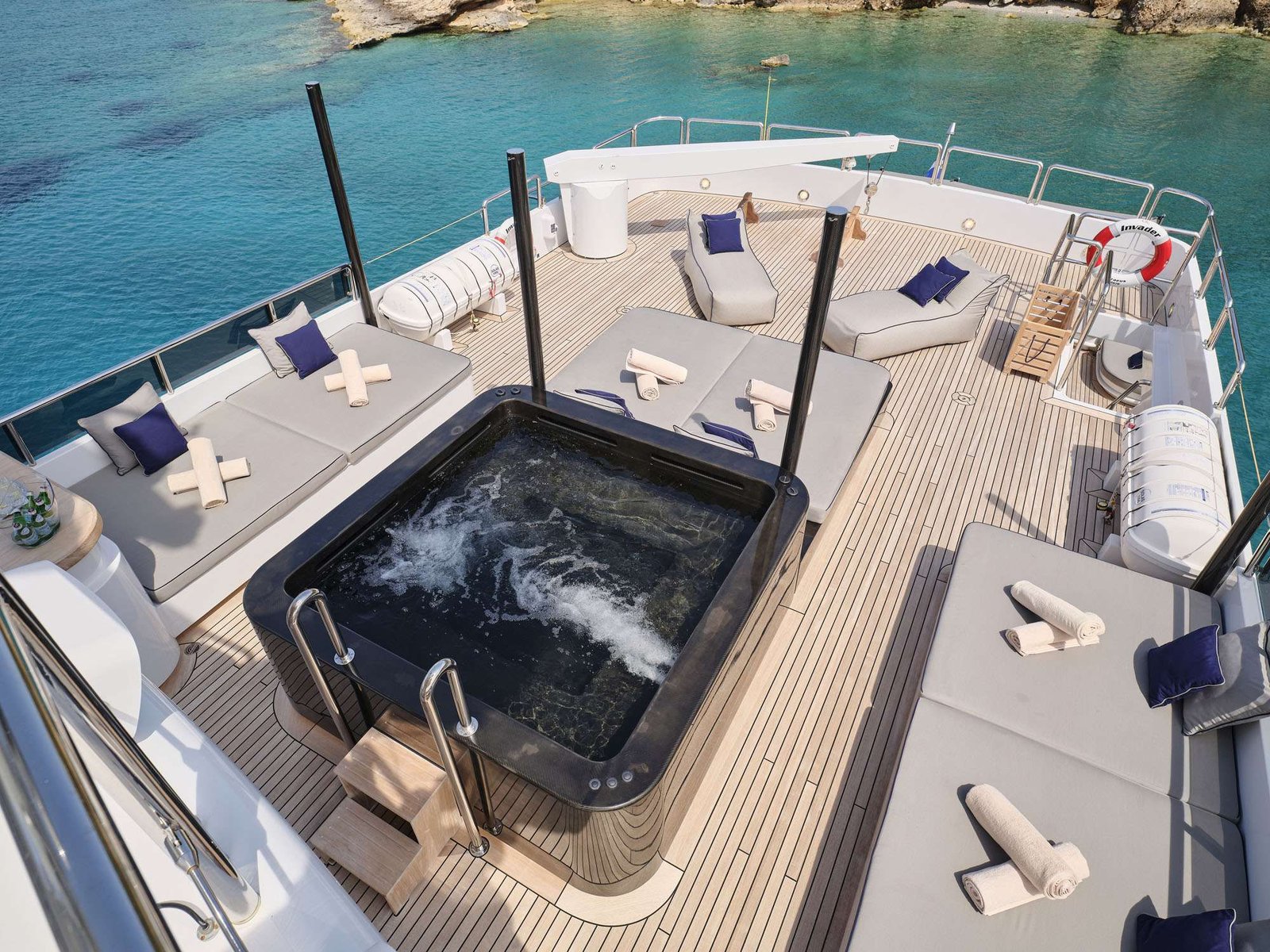 Mega Motor Yacht INVADER