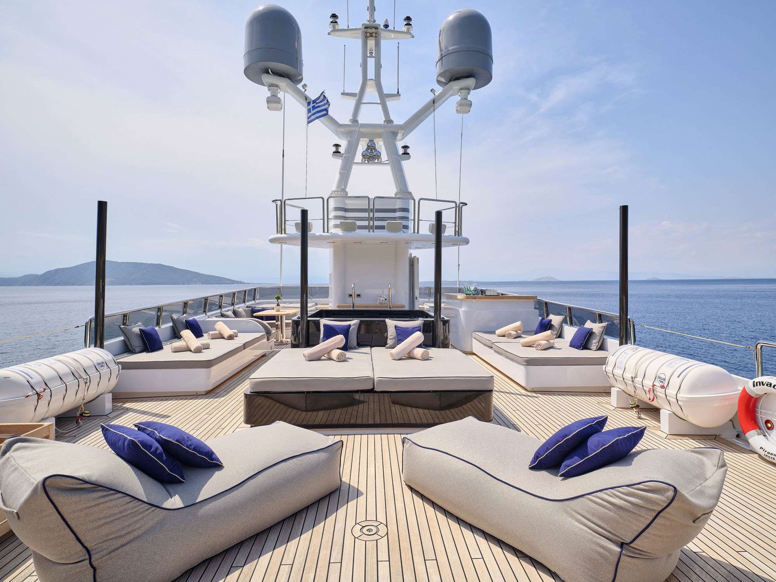 Mega Motor Yacht INVADER