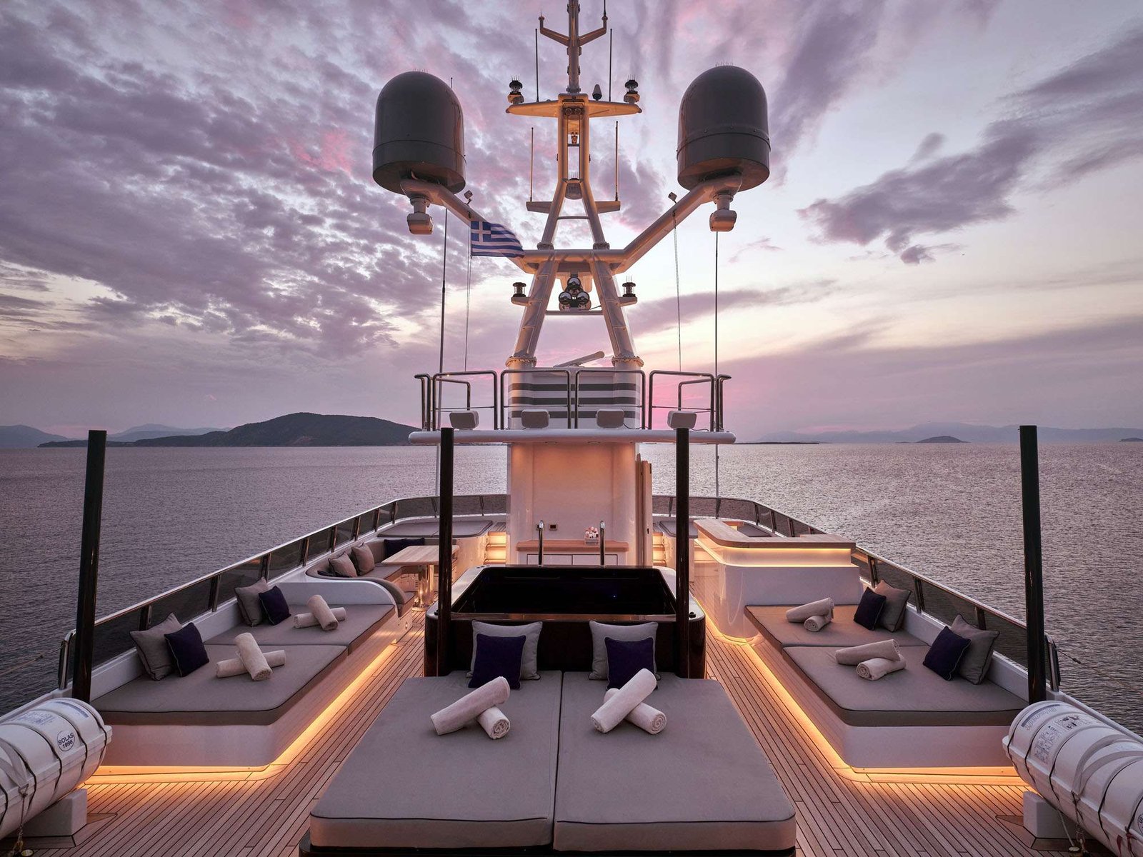 Mega Motor Yacht INVADER