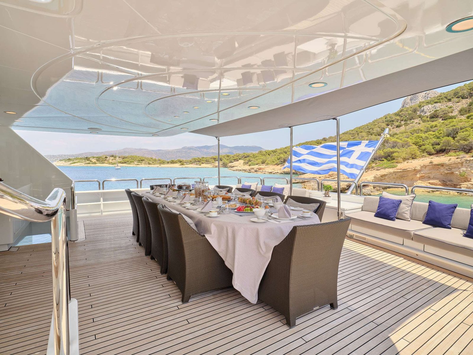 Mega Motor Yacht INVADER