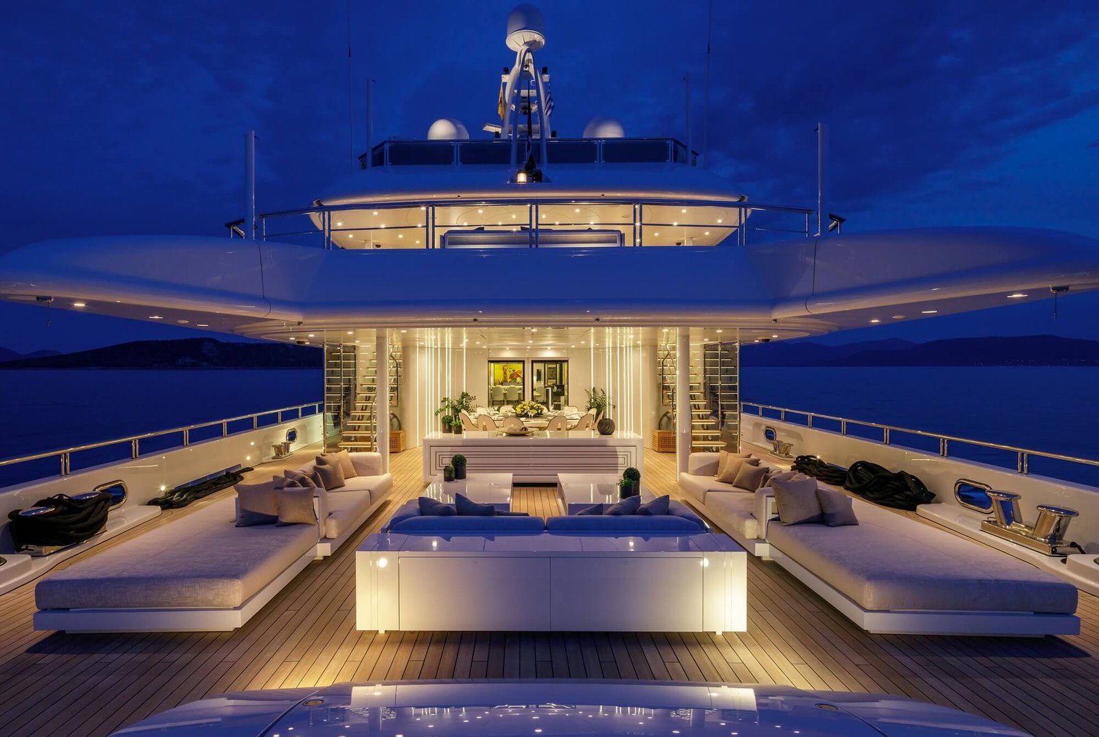 LADY-VERA-3-Hellas-Yachting Mega Motor Yacht LADY VERA