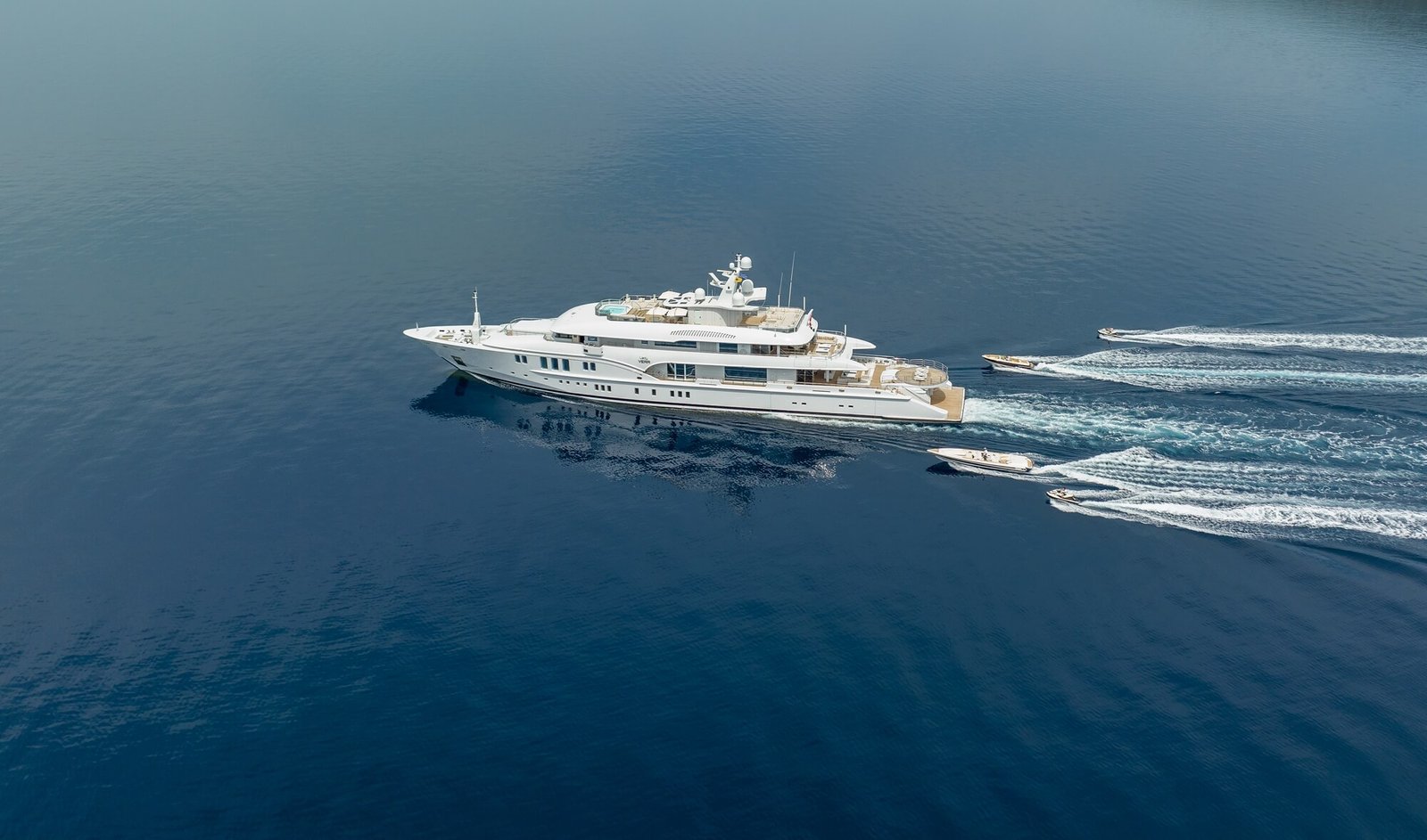 LADY-VERA-5-Hellas-Yachting Mega Motor Yacht LADY VERA