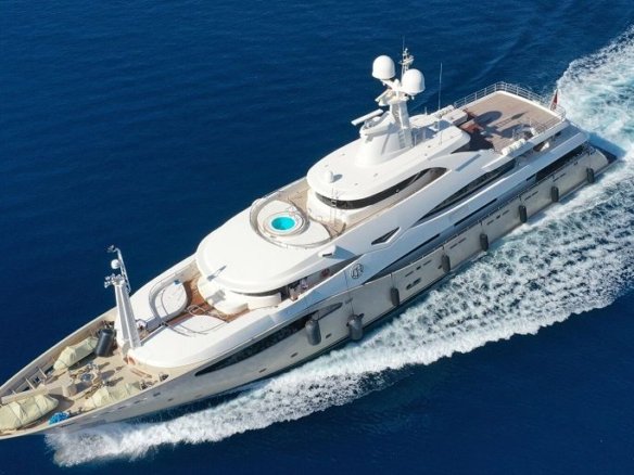 Mega Motor Yacht LİGHT HOLİC