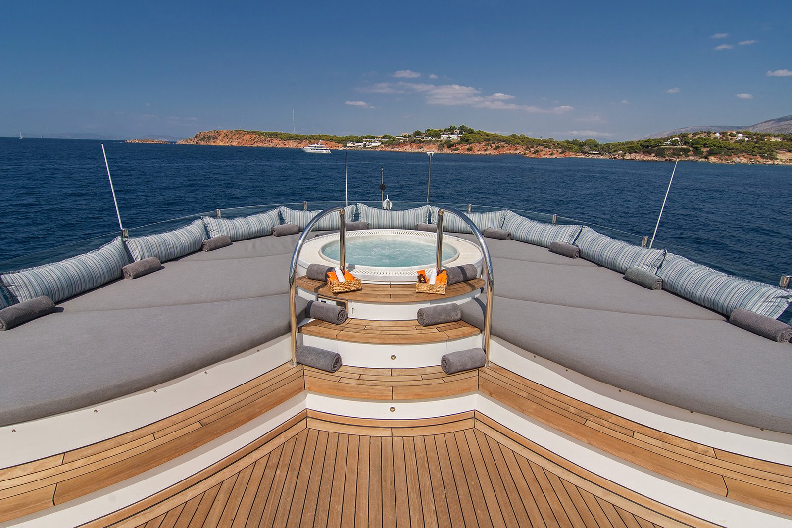 Mega Motor Yacht MOKA