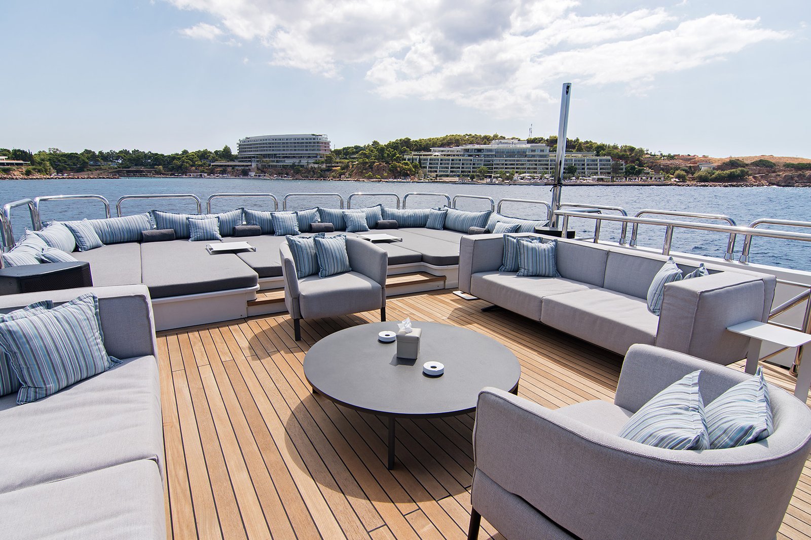 Mega Motor Yacht MOKA