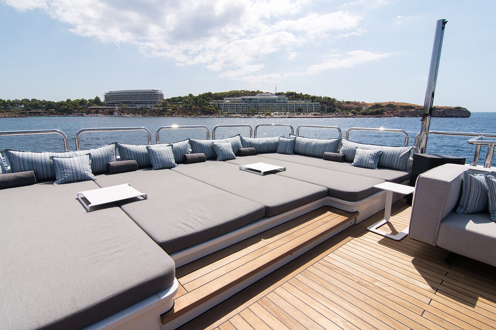 Mega Motor Yacht MOKA