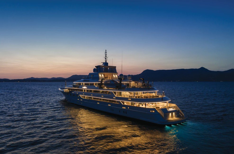 Mega-motor-yacht-EMIR-3 Mega Motor Yacht EMIR
